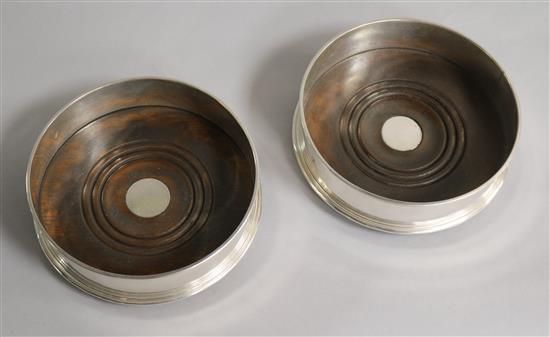 A modern pair of silver wine coasters, M.C. Hersey & Son Ltd, London, 1989, 12.5cm.